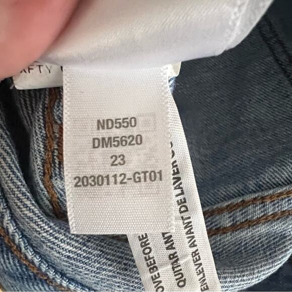 Madewell Baggy Straight Jeans in Earlhurst Wash: Ripped Edition - Picture 5 of 10